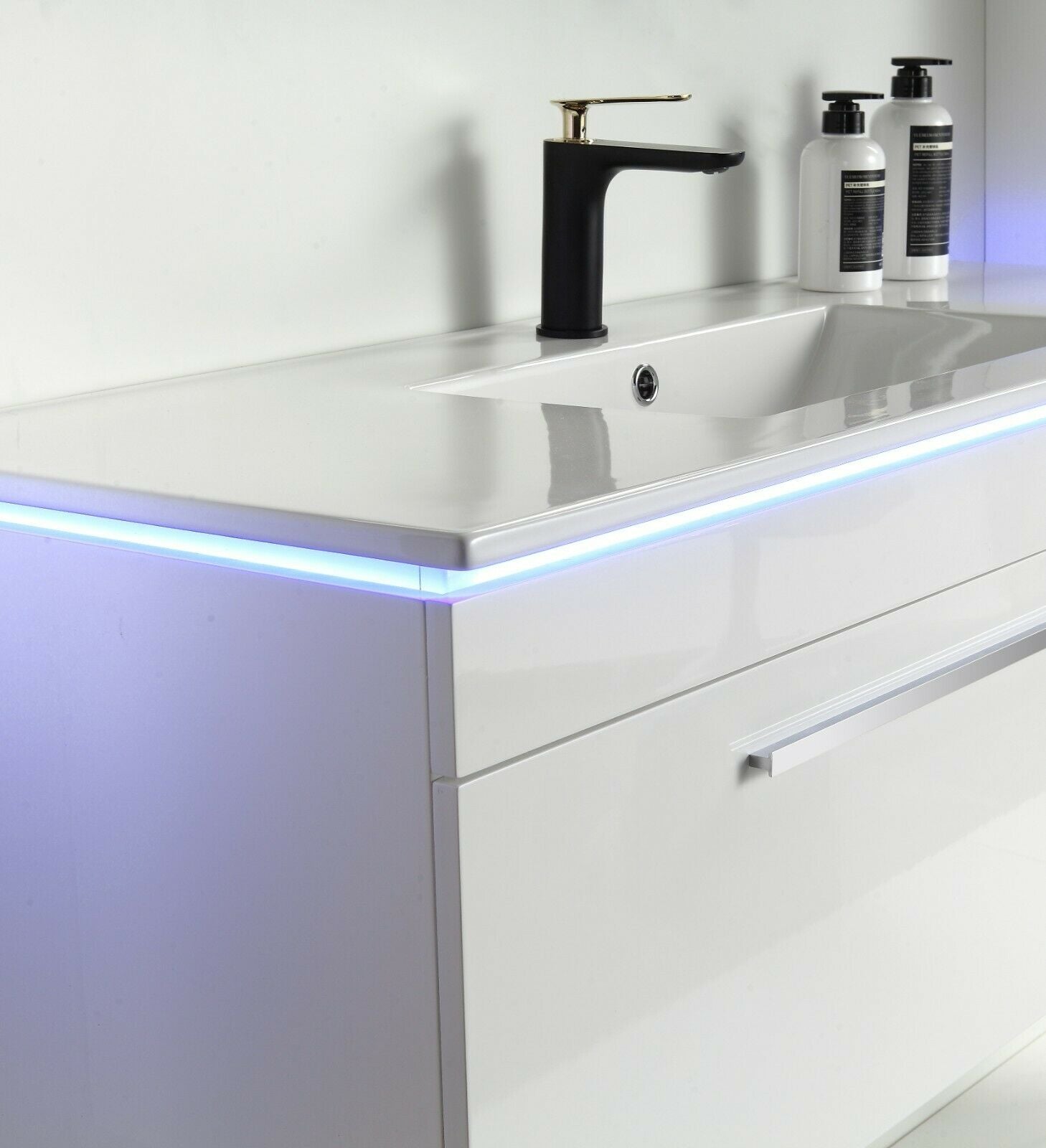 Badmöbel Set 90 cm Weiß – Keramikwaschbecken mit rundem LED-Spiegel, Soft-Close, vormontiert