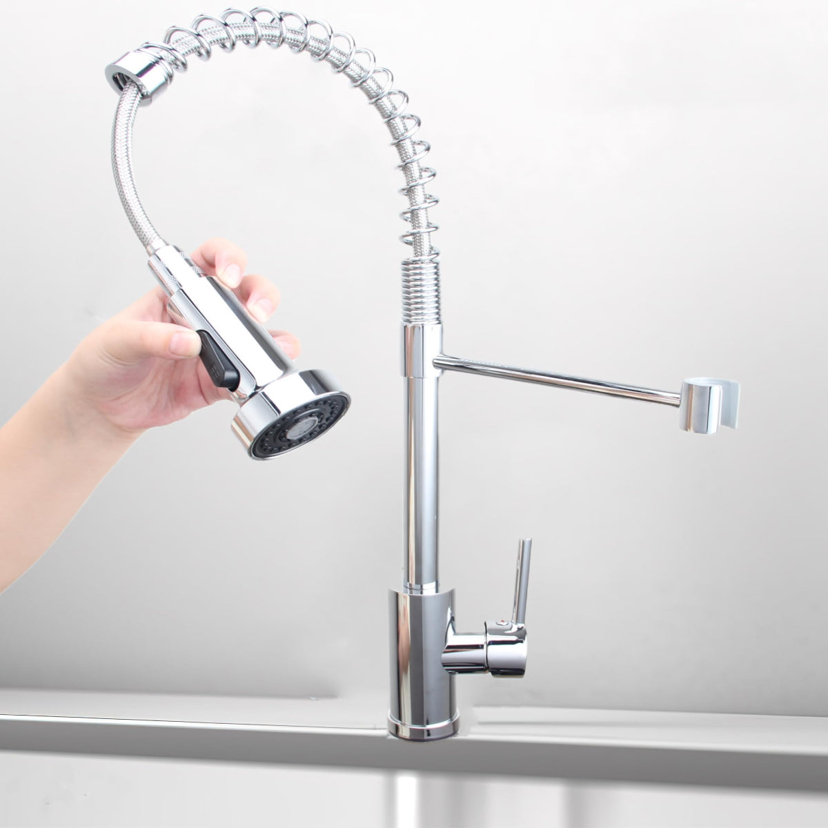 Küchenarmatur mit 360° Schwenkauslauf – Hochwertiger Wasserhahn aus Messing mit Zugbrause & Keramikkartusche