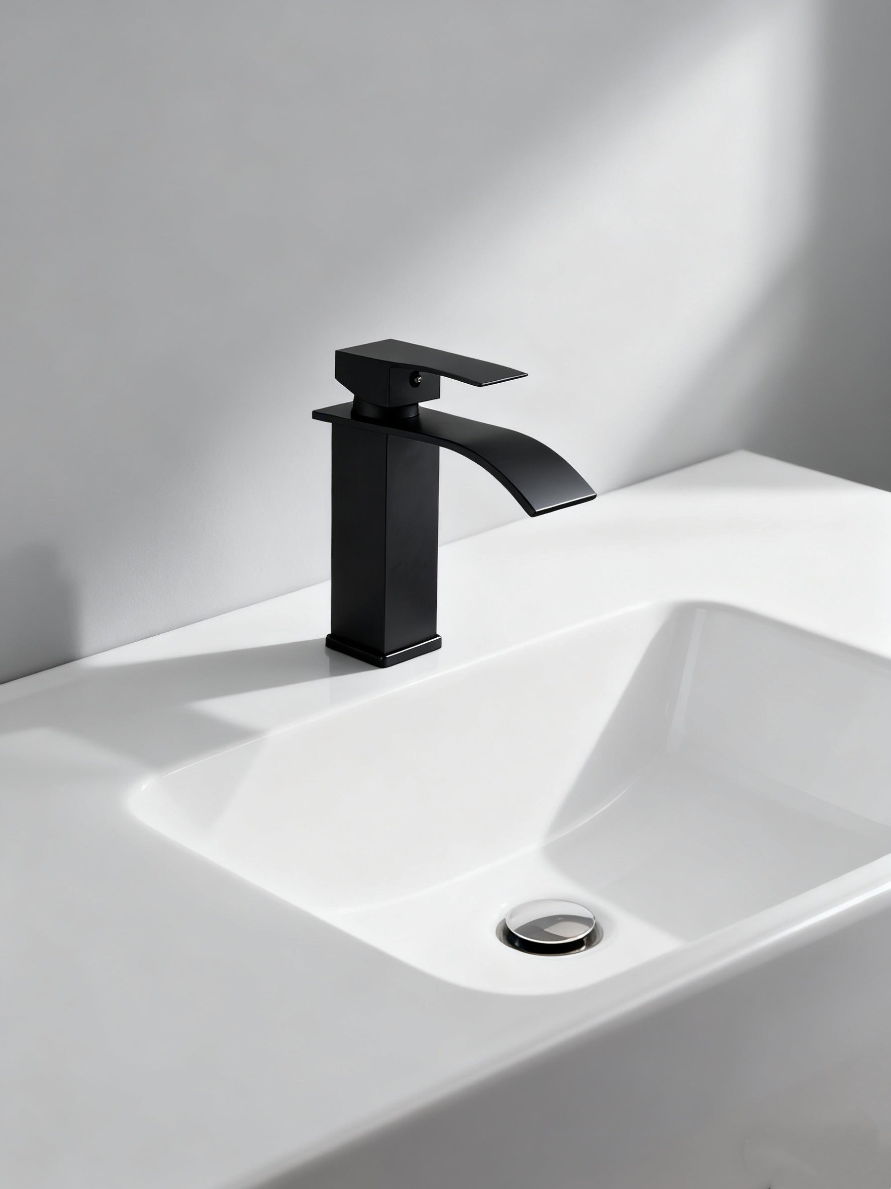 Armatur Wasserfall – Designer-Armatur aus Messing mit Einhebelmischer & Wasserfall-Auslauf