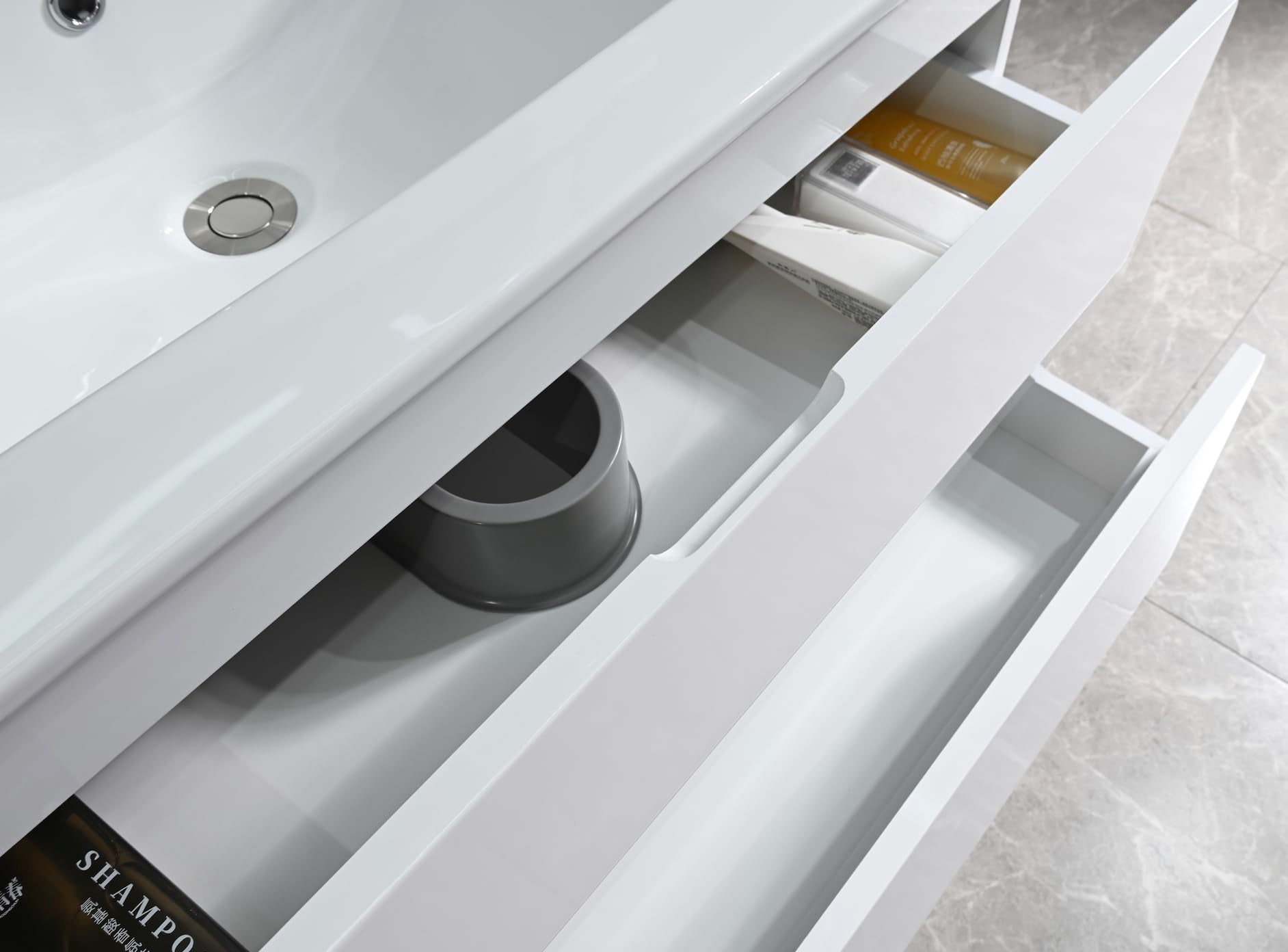 Badmoebel_Set_Miran_Hochglanz_Weiss_Spiegel_Keramik-Waschbecken_Soft-Close_Unterschrank