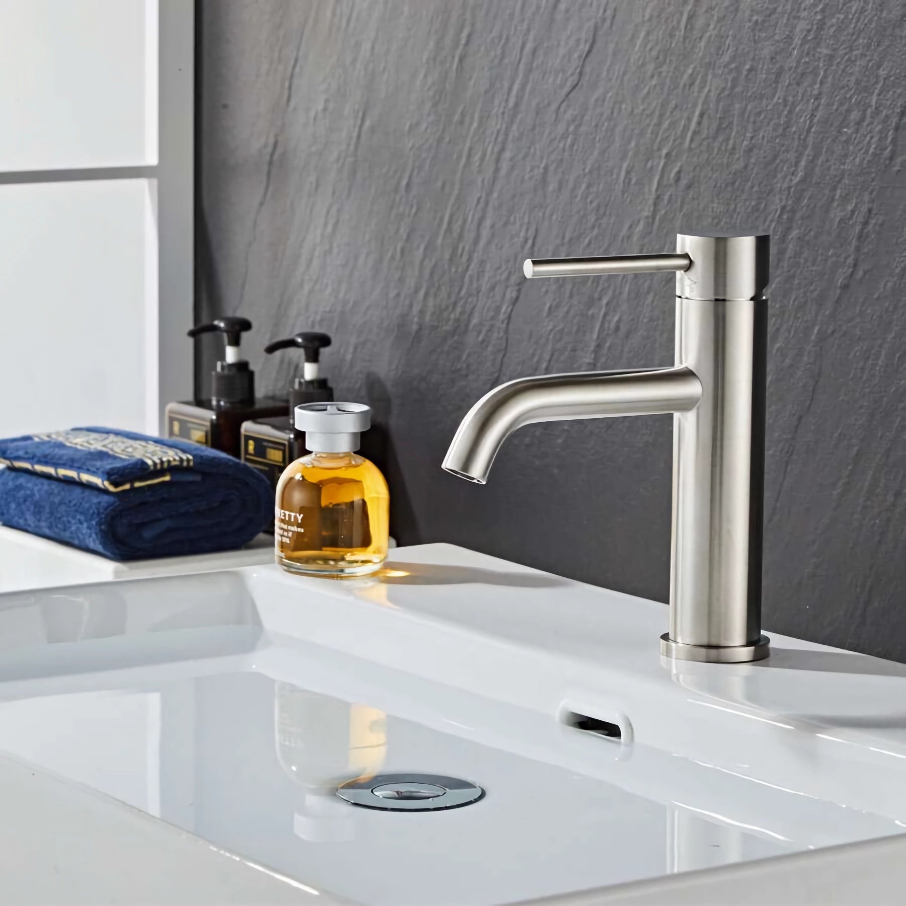 Feno Armatur – Verchromte Edelstahl-Armatur für Bad & Küche mit Keramikventil