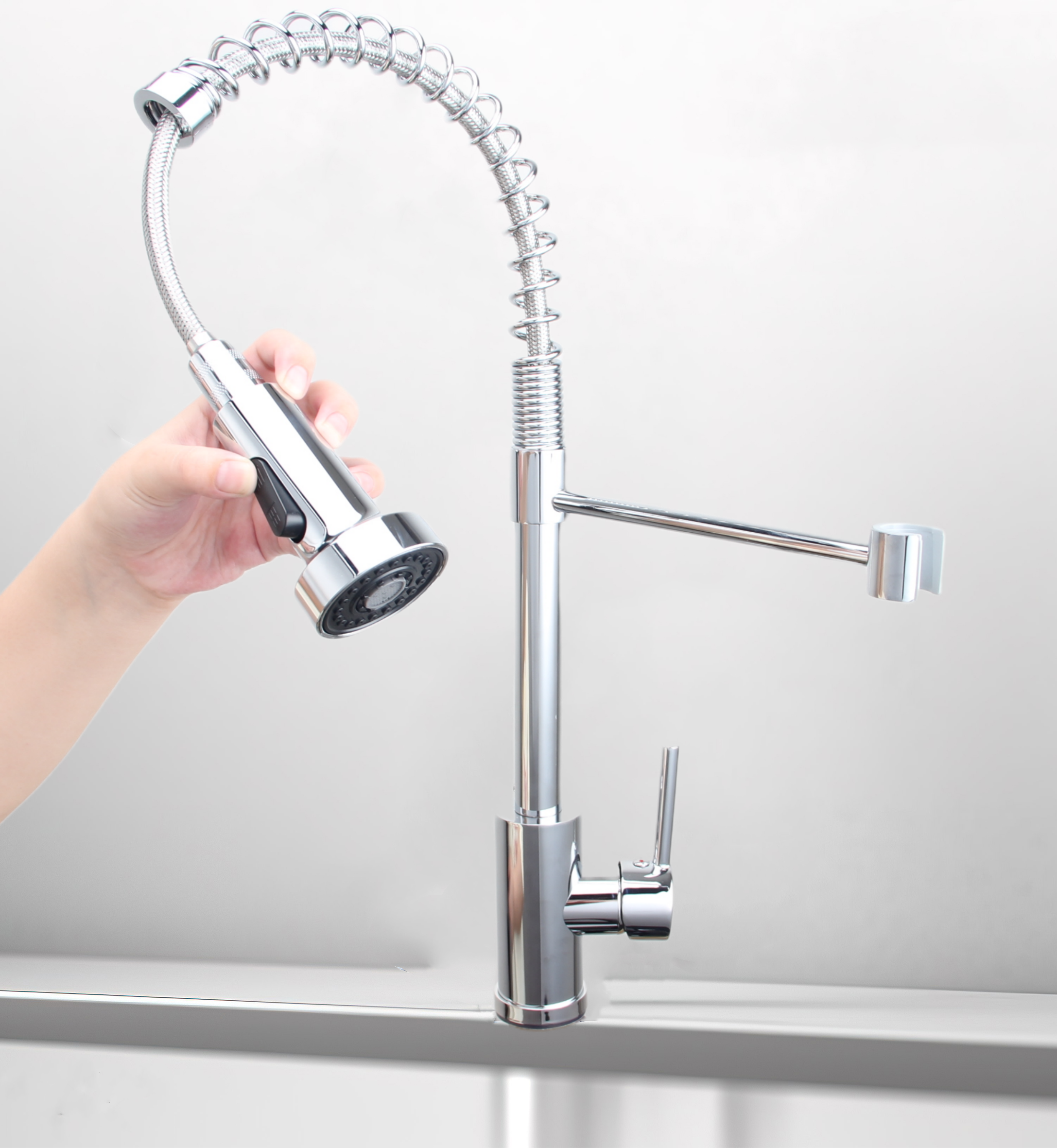 SPIRAL_Kuechenarmatur_Schwarz_Gold_oder_Silber_Profi-Armatur_mit_Ausziehbrause_360_Drehung_Messingkoerper