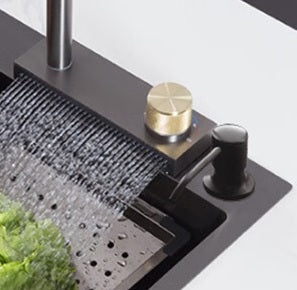 Neom Wasserfall-Küchenspüle mit Armatur, Lotionsspender & Glasreiniger