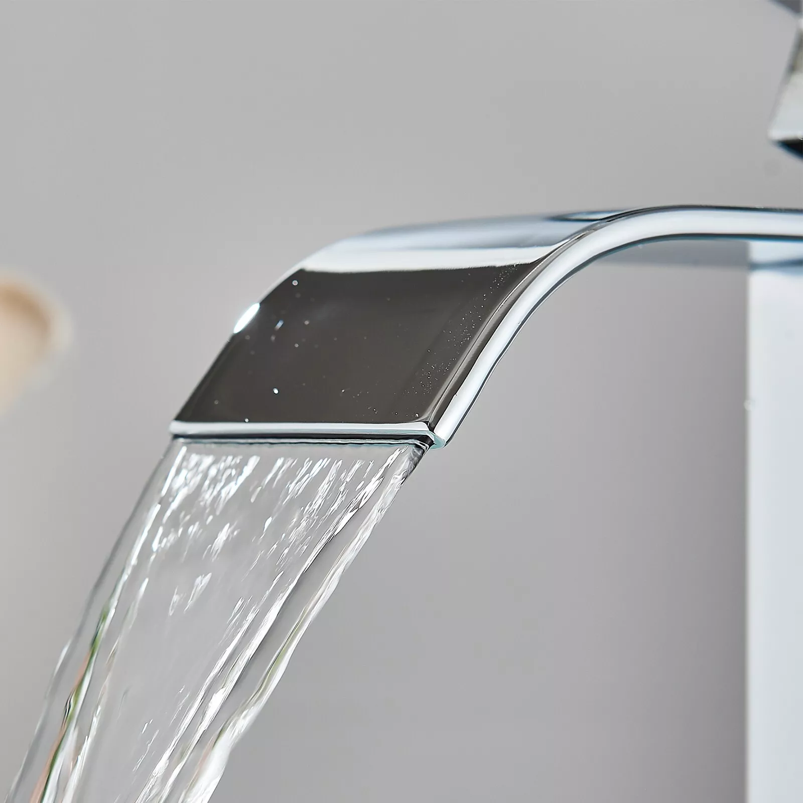 Wasserfall Waschtischarmatur Chrom – Designer-Armatur aus Messing mit Einhebelmischer & Wasserfall-Auslauf